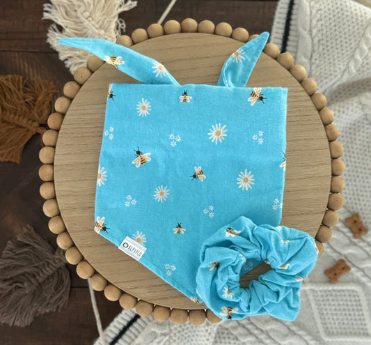 Inverness Bandana | Bees and Daisies on Blue Flannel Tie On Bandana